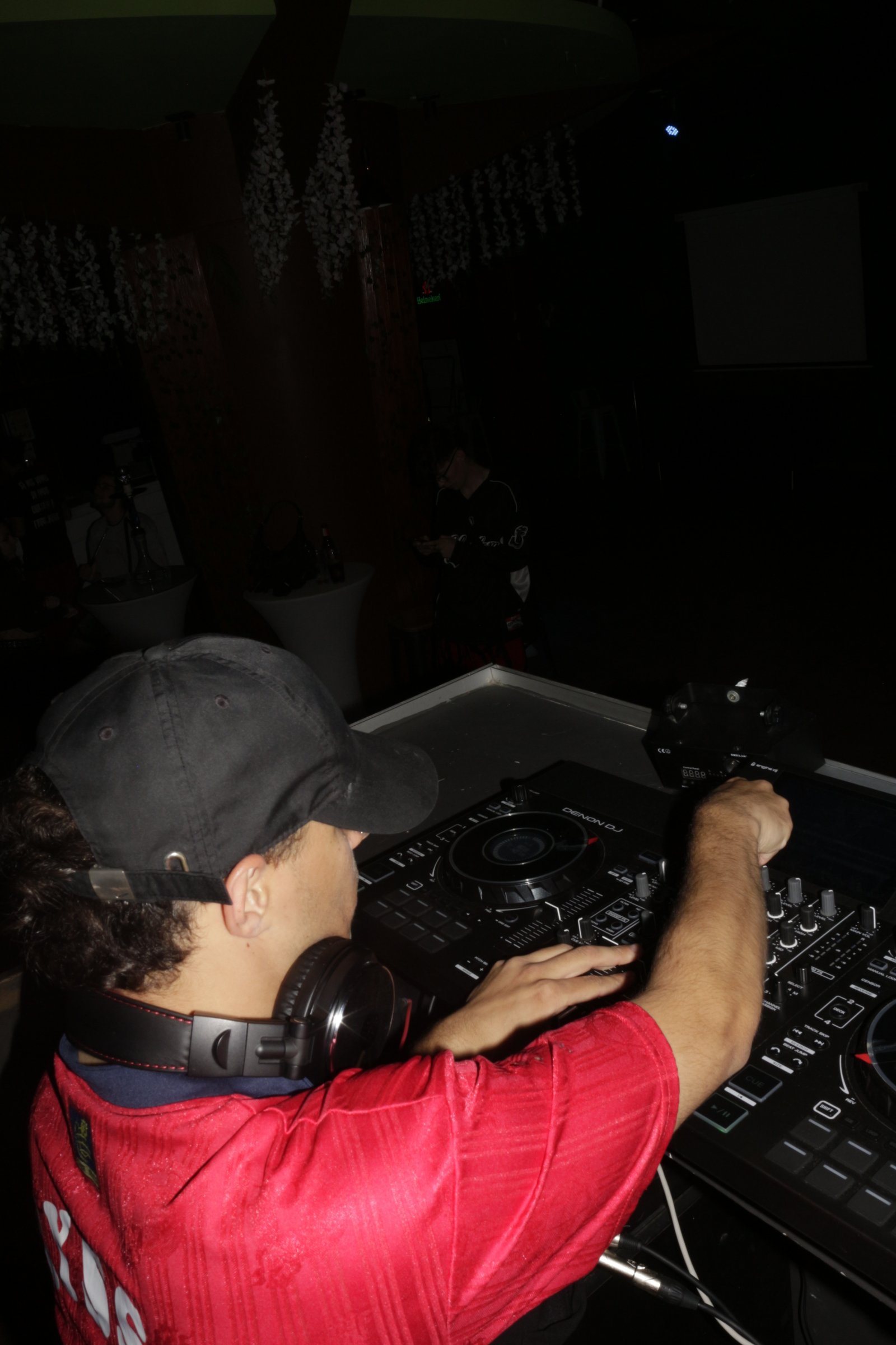 Público disfrutando en evento de música electrónica XTRM HARD